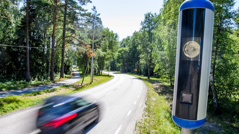 Fartkamera mellan Vårsta och Tumba. 799 personer åkte fast i fartkameran 2022. Arkivbild.