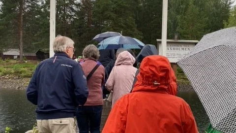 Under hemresan med turbussen blev det ett stopp vid Laxholmen i Edefors.