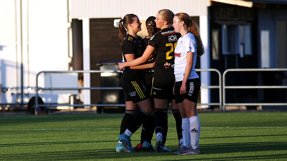 Smedby stod för en mäktig vändning borta mot Degerfors.