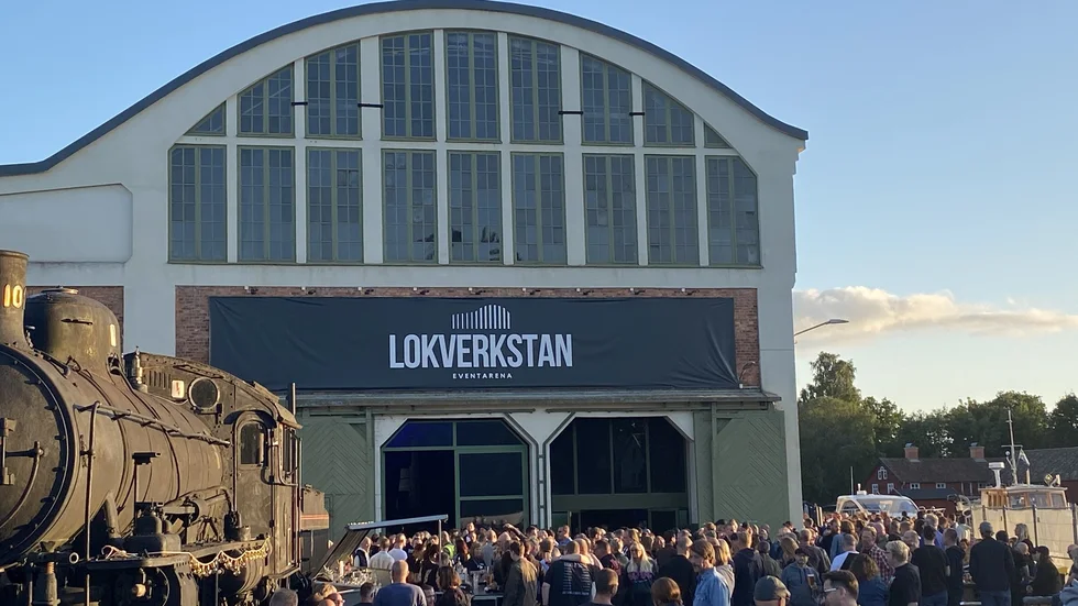 Timbalaya föll. Lalandia föll. Men Lokverkstan står kvar när de andra faller.