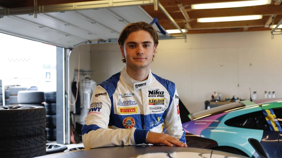 17-årige William Karlsson från Katrineholm tar under två dagar över förararplats i Prins Carl Philips Porsche när Kanonloppet avgörs på Gälleråsen i Karlskoga.