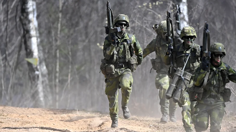 ”Socialdemokratisk försvarspolitik bygger på totalförsvarstanken där det civila och det militära försvaret är ömsesidigt beroende av varandra.”