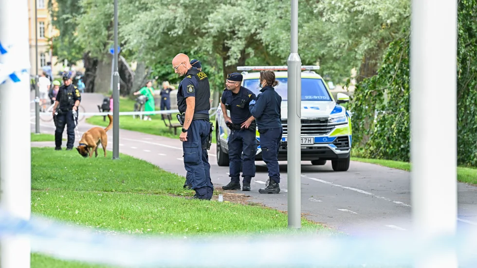 Det blev en stor polisinsats efter skottlossning i centrala Karlstad i torsdags. Nu har två män häktats misstänkta för försök till mord och grovt vapenbrott. Arkivbild.