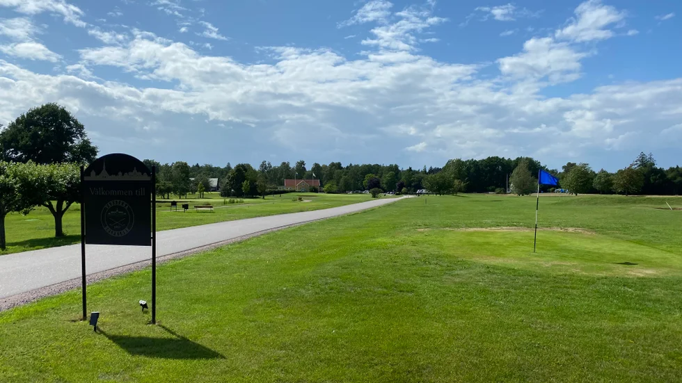 Vadstena golfklubb skakas av oegentligheter. En person har polisanmälts för att ha förskingrat pengar. Det rör sig, enligt föreningen, om över 700 000 kronor för bara räkenskapsåret 2023.