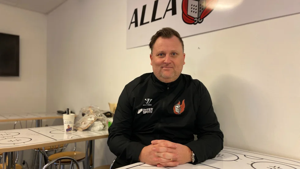 Björn Olsson är besviken att han inte kunnat träna laget som han velat de två senaste veckorna på grund av sjukdom och skador. "Jag kan inte köra slut på laget. De måste ha någon energi kvar till på lördag" säger han.