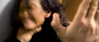 69-åring slog sambon vid sex tillfällen 
