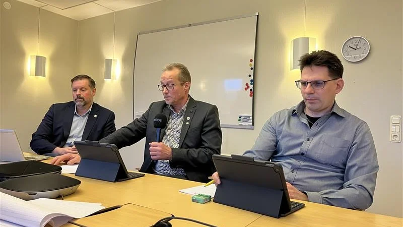Presskonferens om skolornas framtid.