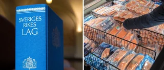 Kvinna bet butiksanställd i armarna 