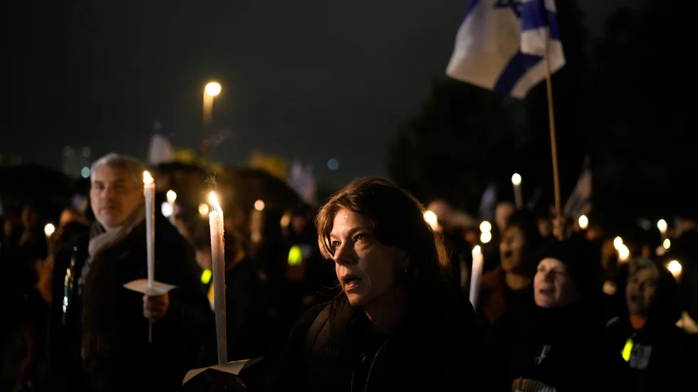 Anhöriga och vänner till Gazagisslan vid en demonstration i Jerusalem tidigare i veckan.