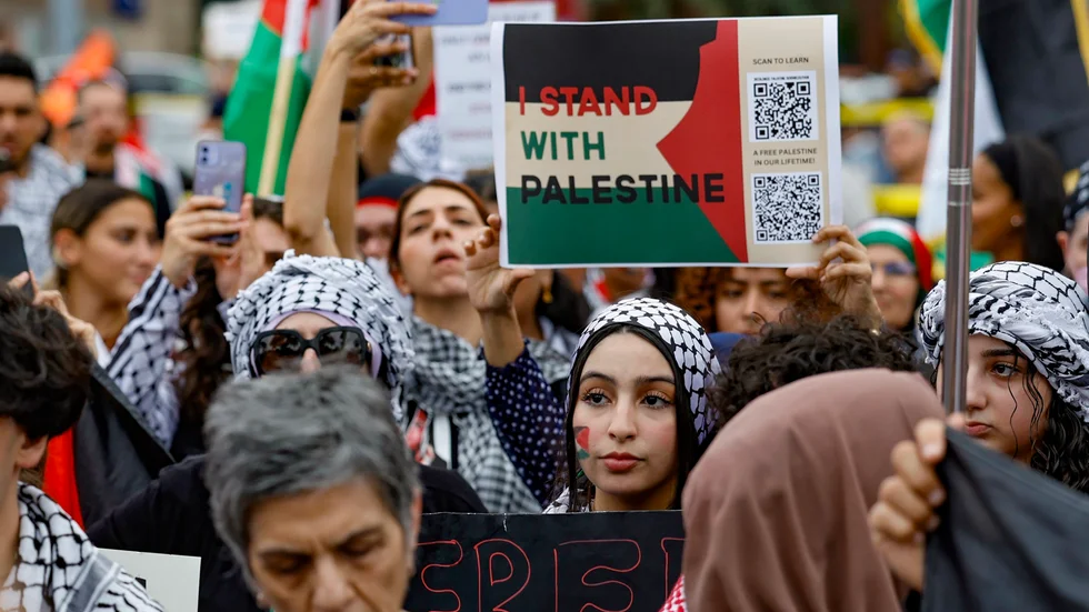 Runt om i världen har protester och demonstartioner hållits både till töd för Israel och till stöd för Palestina och Gaza.