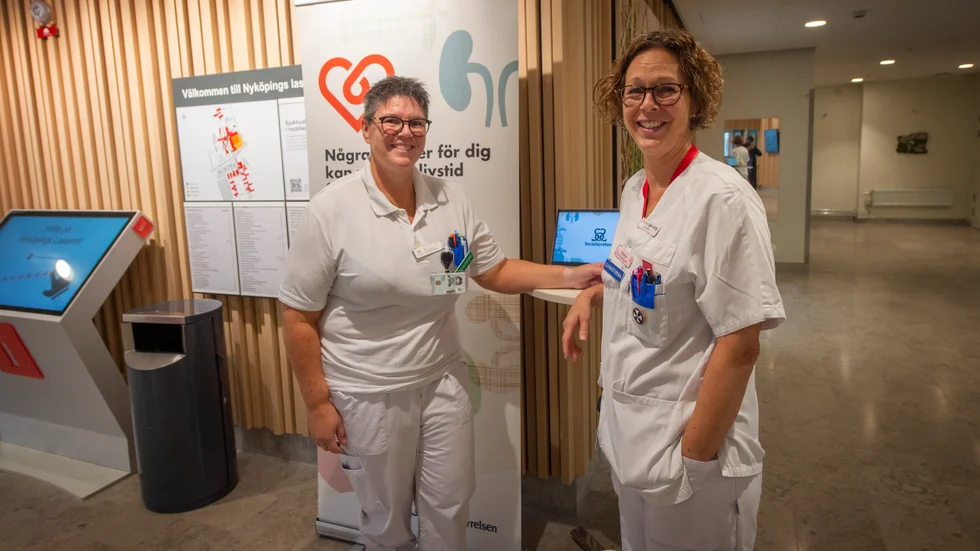Sara Sonander, undersköterska, och Maria Berg, donationsansvarig sjuksköterska på Nyköpings lasarett, stod och kampanjande på Nyköpings lasarett under donationsveckan för att uppmana fler att registrera sig.