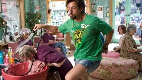 Adam Sandler spelar Zohan, israelisk supersoldat med en hemlig dröm: Att klippa hår. Drömmen för honom, som så många andra drömmare, till Manhattan. Men hur länge kan han leva sitt dubbelliv?