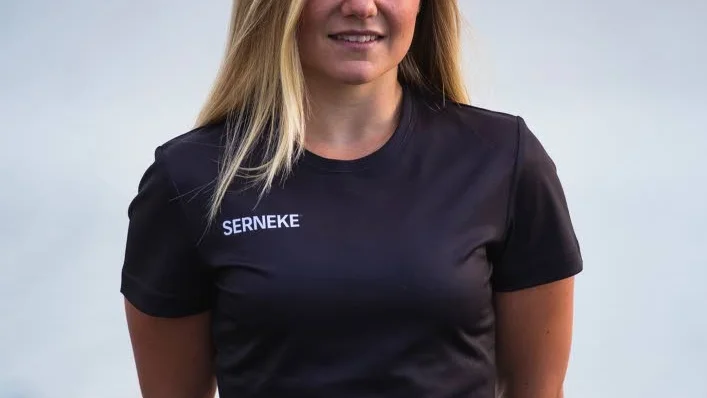 Julia Angelsiöö har inte övergett den tradionella längdskidåkningen, även om huvudspåret för Team Serneke handlar om långloppsvärldscupen och Ski Classics.