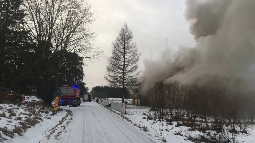 Hvb-hemmet som under söndagseftermiddagen brann strax utanför Gimo var som tur var tomt. De sex barnen och ungdomarna som bodde där omplaceras nu.
