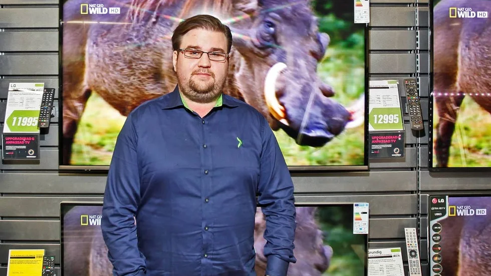 ”Personalen får stöd om de behöver efter en sådan här händels” säger Viktor Grindberg, varuhuschef vid Elgiganten i Enköping.