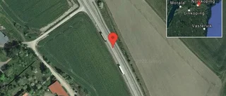 Trafikanter varnas för bil på fel sida
