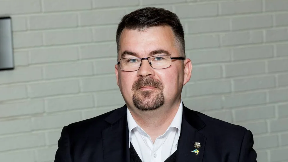 Joakim Larsson, gruppledare i SD i Tierp, ska ha ett allvarligt samtal med sin partikollega Johan Söderström efter hans rasistiska uttalanden på Facebook.