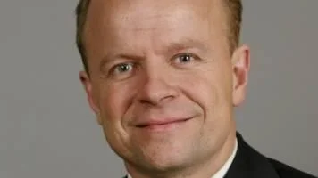 Mikael Oscarsson (KD) är en av artikelns författare.