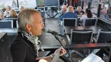 Livemusik i Öregrund.