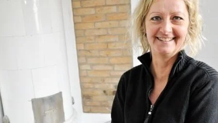 Cattis Johansson är i färd med att starta gårdshotell på Kyrkogatan i Östhammar. Hotellet ska bestå av sju rum med dusch och toalett.