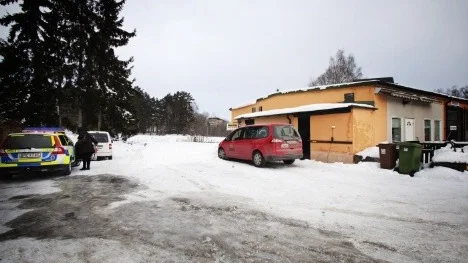 En man hittades död efter en brand i en källarlokal på Hildur Ottelinsgatan.