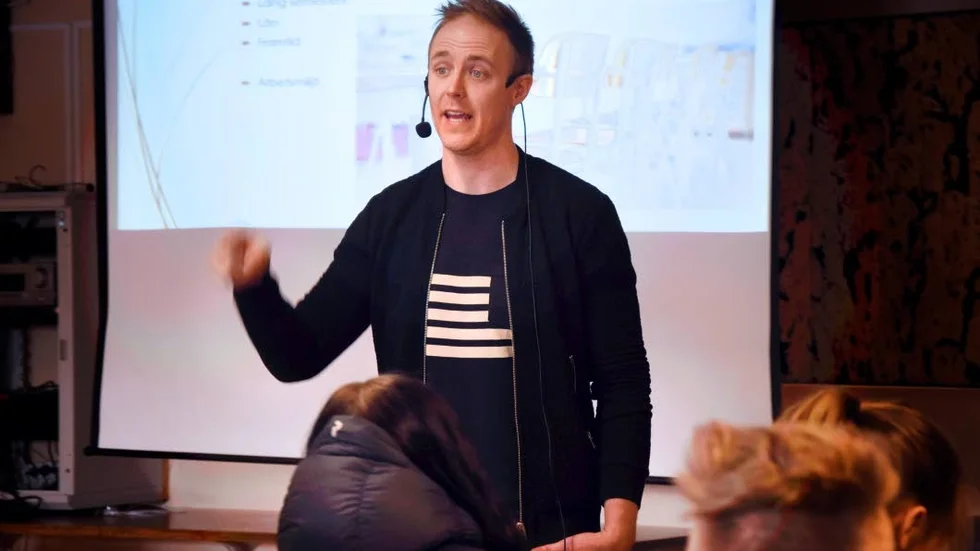 Föreläsare." Det är viktigt, både för eleverna men också från en lärarsynpunkt, att kunna berätta något om yrket än vad människor tror, säger läraren Mattias Palo.