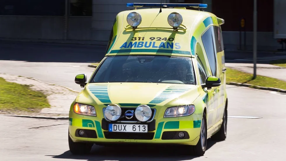 Motorcyklisten fördes i ambulans till Sunderby sjukhus.
