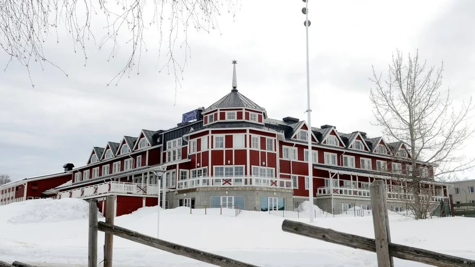 Tre gånger har kommunen försökt sälja hotellet till nuvarande arrendatorn. Men alla tre gånger har affären hindrats genom överklaganden.