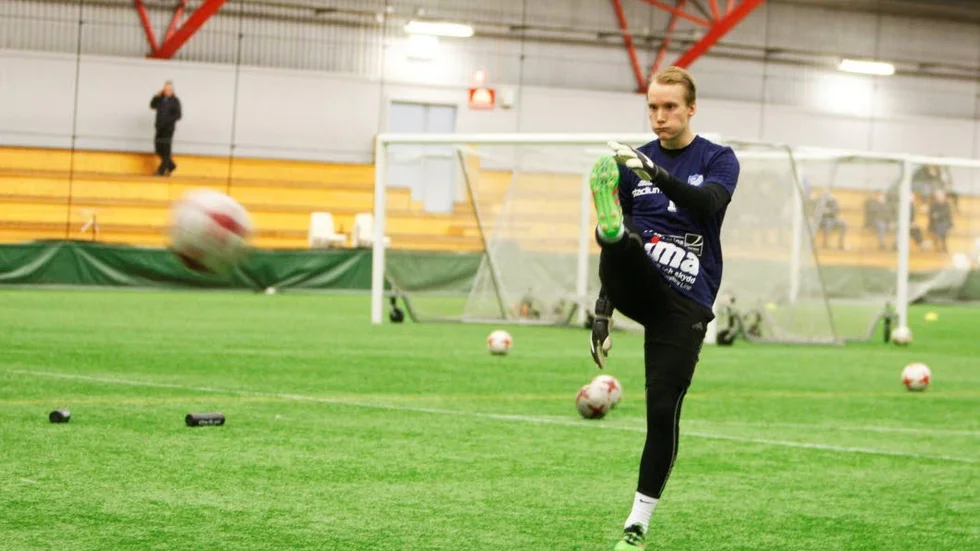 Tomas Adell är seriens tätaste målvakt och har bara släppt in sex mål på sju matcher.