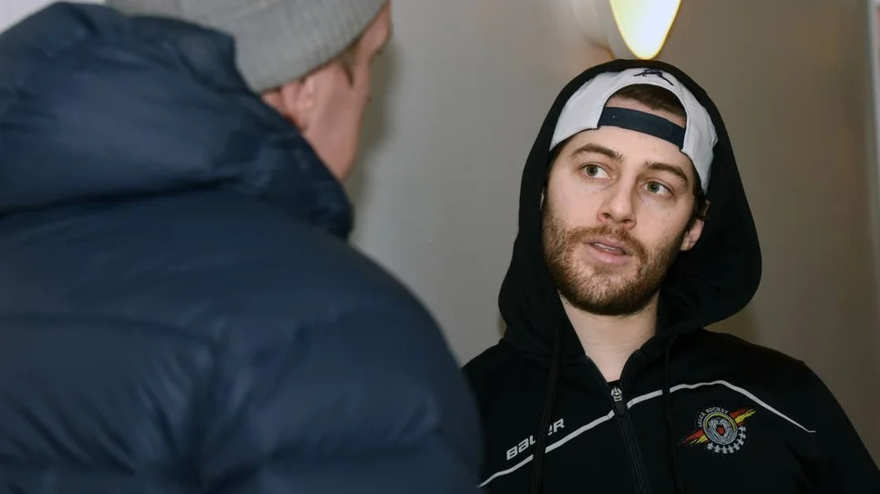Ryan Johnston verkar ha blivit utsatt för en id-stöld. Just nu är backen hemma i Kanada, men även om han tycker att det är obehagligt så tror han att det kommer att lösa sig.