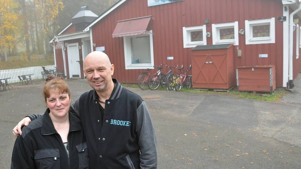 Flyttar söderut. Nu säljer det skotska paret Scott Robertson och  Karen Turner sitt vandrarhem.
