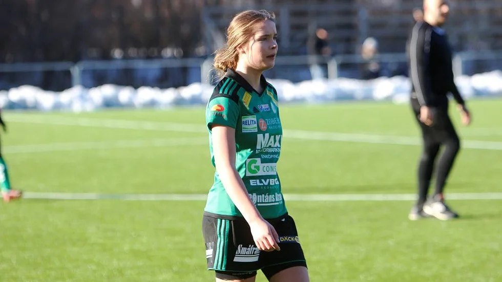 Enköpings SK får fortsatt klara sig utan sin spets Kajsa Hall Wistling som har en knäskada.