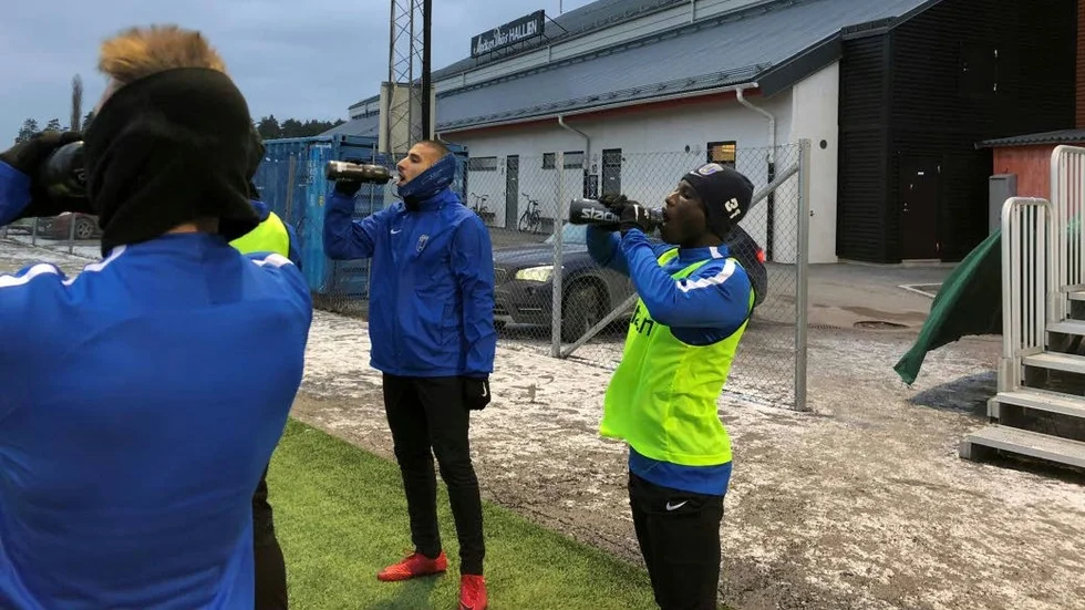 Testar. Ayoub Aleesami (tv) och David Tetteh (th).