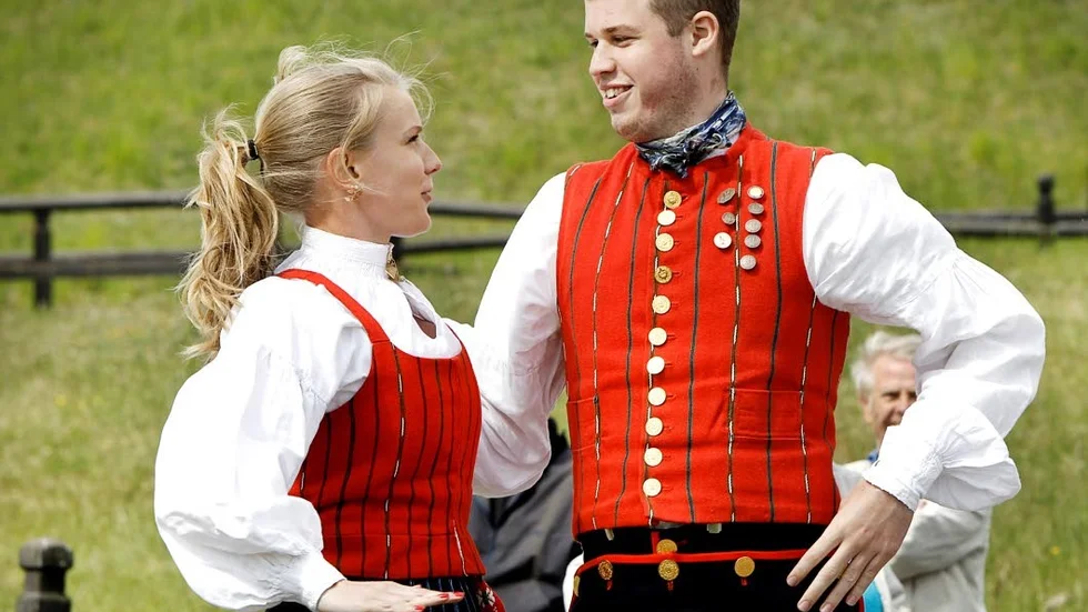 Dans. Den 18 augusti blir det SM-tävlingar med ett par hundra deltagare i Tierp. I samband med årets upplaga av Upplandsschottisen avgörs även SM i schottis.