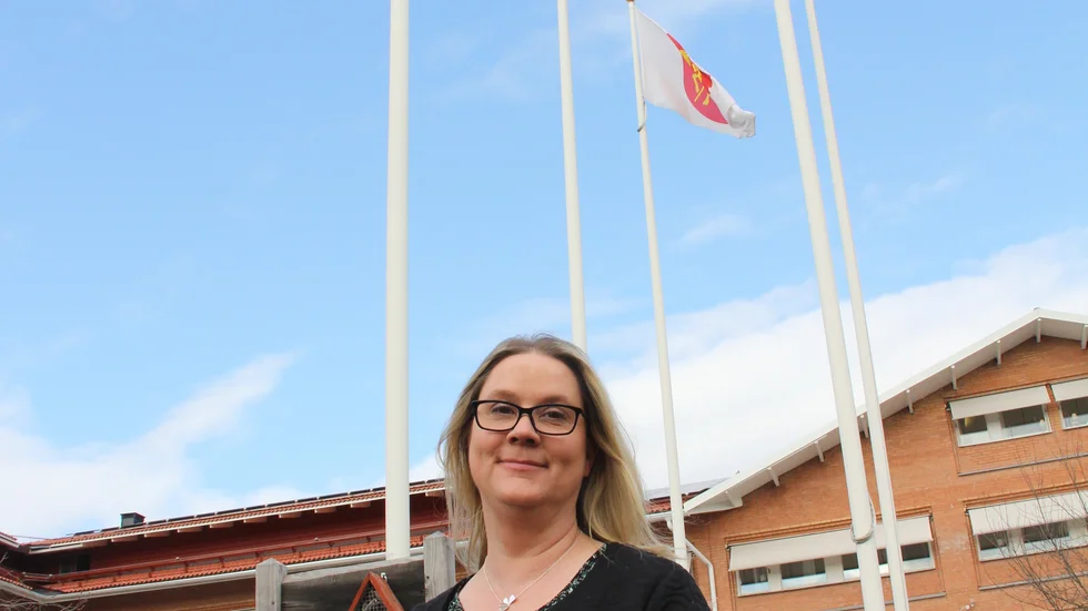 Helene Zeland Bodin (C) är kommunalråd i Håbo kommun, som just påbörjat bygget av en ny simhall. Till Åtvidabergs politiker vill hon skicka med lagkravet om simkunninghet. "Om man ska resa med elever till en annan ort med simhall, så påverkar restiden tiden för andra ämnen".