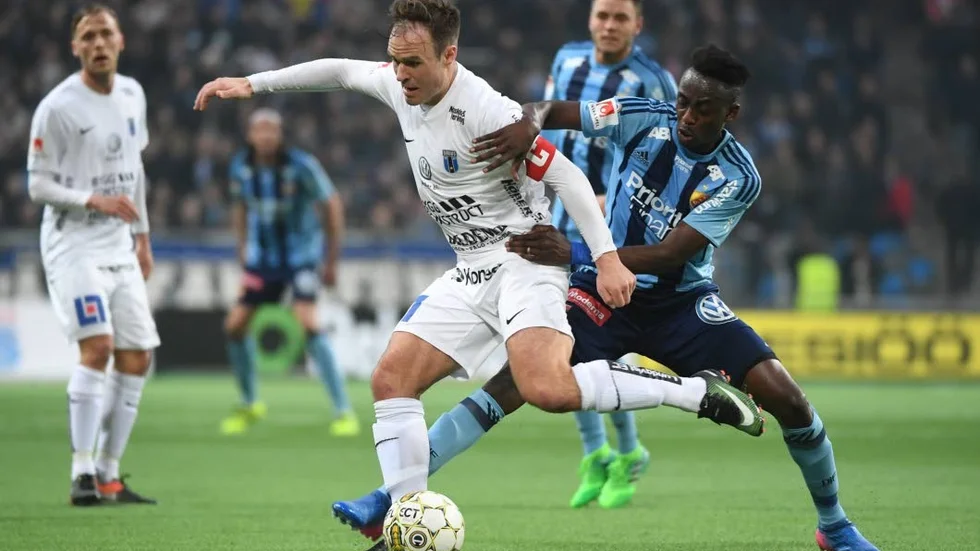 Fotboll. Sirius som i sin första match på bortaplan överraskande slog Djurgården. Om det – inte en rad på EP-sporten, tråkigt tycker Åke "Tråk" Svensson.