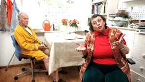 Uppsalaborna Sune Johansson och Marianne Råbock är trötta på att vänta på hemtjänsten. När UNT besökte paret vid lunchtid på fredagen hade hemtjänstpersonalen inte kommit på sitt morgonbesök ännu.