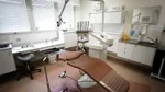 Tandläkarna har länge varit en bristvara på tandregleringskliniken i Uppsala läns landsting.
