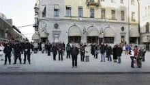 Det var en kompakt tystnad fylld av eftertanke som klockan 12 på onsdagen lade sig över stora torget.