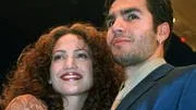 Jennifer Lopez och Ojani Noa gifte sig i februari 1997 och skilde sig knappt ett år därefter. Noa planerade att ge ut en bok där han hävdade att Lopez varit notoriskt otrogen mot honom.