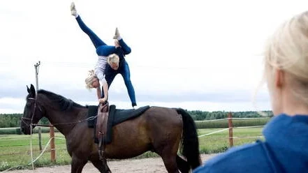 Vicki Eliasson och Sanna Engberg på hästen "Midde".