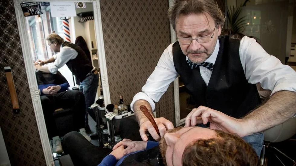 "Känslan och det man får uppleva kan man inte mäta i pengar. Jag gör det helt gratis, men den dagen är rena förtjänsten", säger Christer Engberg, känd som barberaren Sweeney Todd.