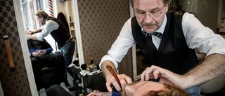 Barberaren rakar farbröder gratis