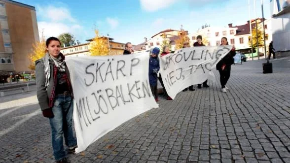 Demonstranter utanför konserthuset.