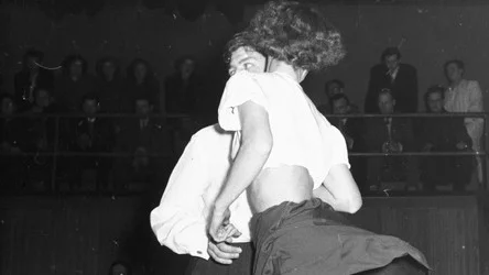 På 1940- och 1950-talet sammanförde jazzen ungdomar från medelklassen och överklassen. Resultatet blev en rörlighet i åsikter bland tidens unga intellektuella.