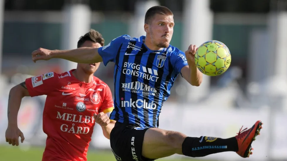 Shkodran Maholli fick hoppa in när Tim Björkström gick sönder.