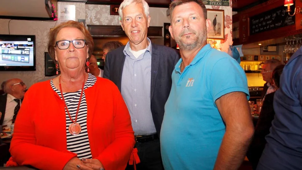 Bitte Myrsell, Mats Flodin och ingvar Smedlund, de tre första namnen på M-listan i Enköping trodde på fler mandat i fullmäktige.