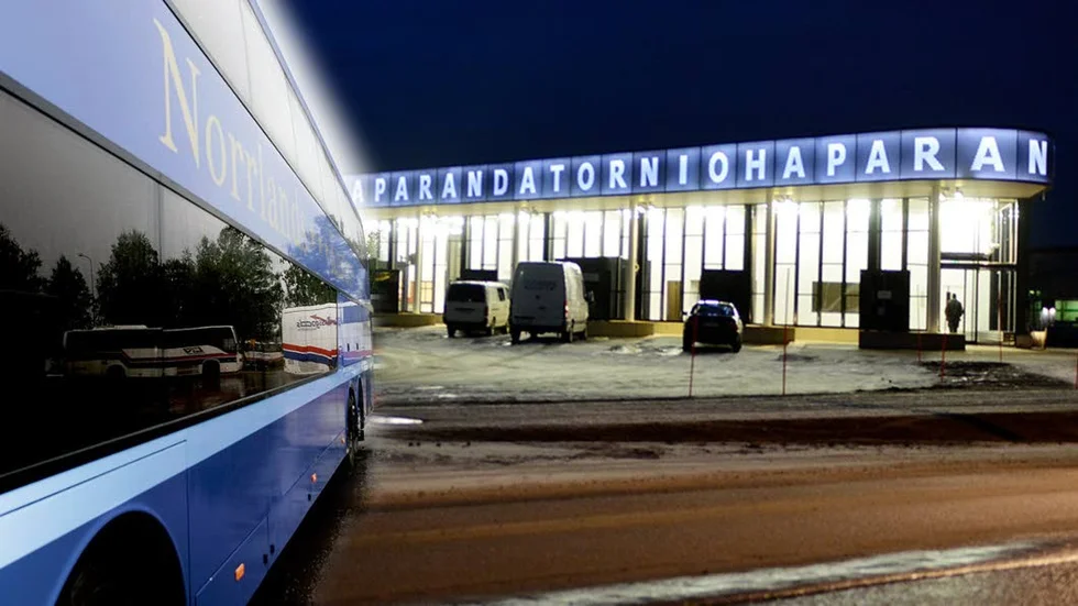 En busschaufför misshandlades vid Resecentrum i Haparanda när han försökte stoppa en fripassagerare.