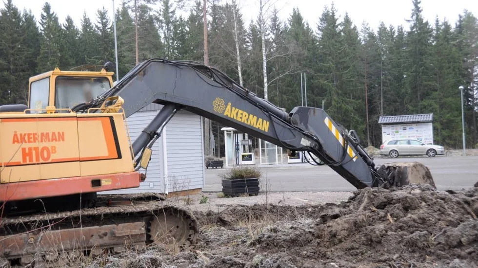 Får tillökning. En vägkrog ska byggas vid den obemannade macken vid infarten till Örbyhus från väg 292. Fotol: Peter Frisberg