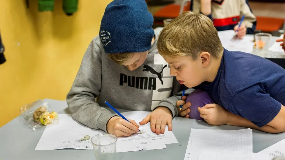 Tobias Reichenberger och Linus Högberg  vill ha mer utmaningar.
–.Här får vi mer kluriga uppgifter och det är kul, säger Tobias.Tobias Reichenberger och Linus Högberg  vill ha mer utmaningar.
–.Här får vi mer kluriga uppgifter och det är kul, säger Tobias.